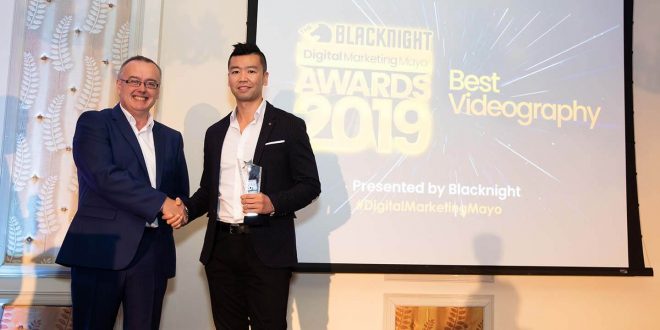 Conn Ó Muíneacháin of Blacknight presents Jackie Ho from The Lantern Chinese, Ballina, with the award for Best Videography, at the Blacknight Digital Marketing Mayo Awards 2019.